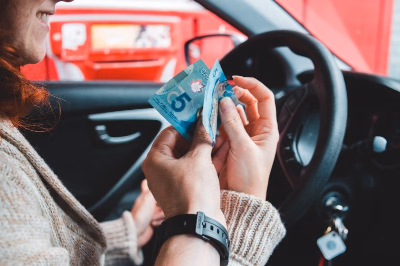 Infographic about car depreciation risks and negative equity