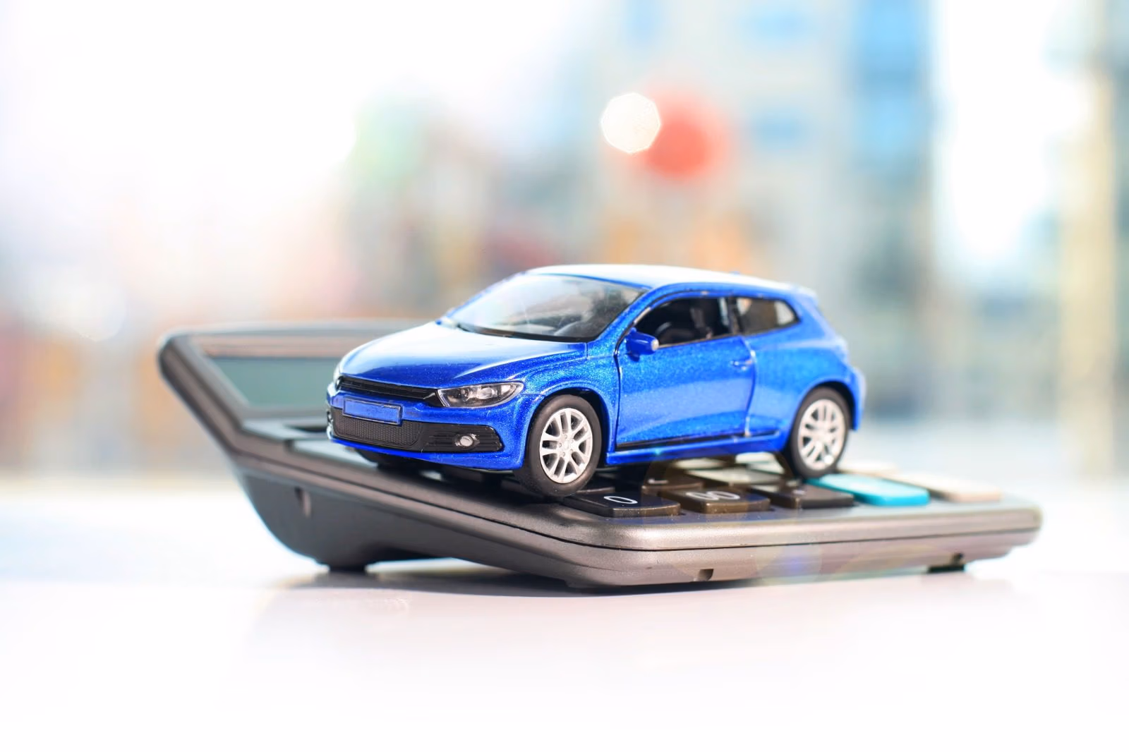 Car loan calculator for estimating monthly payments and financing options